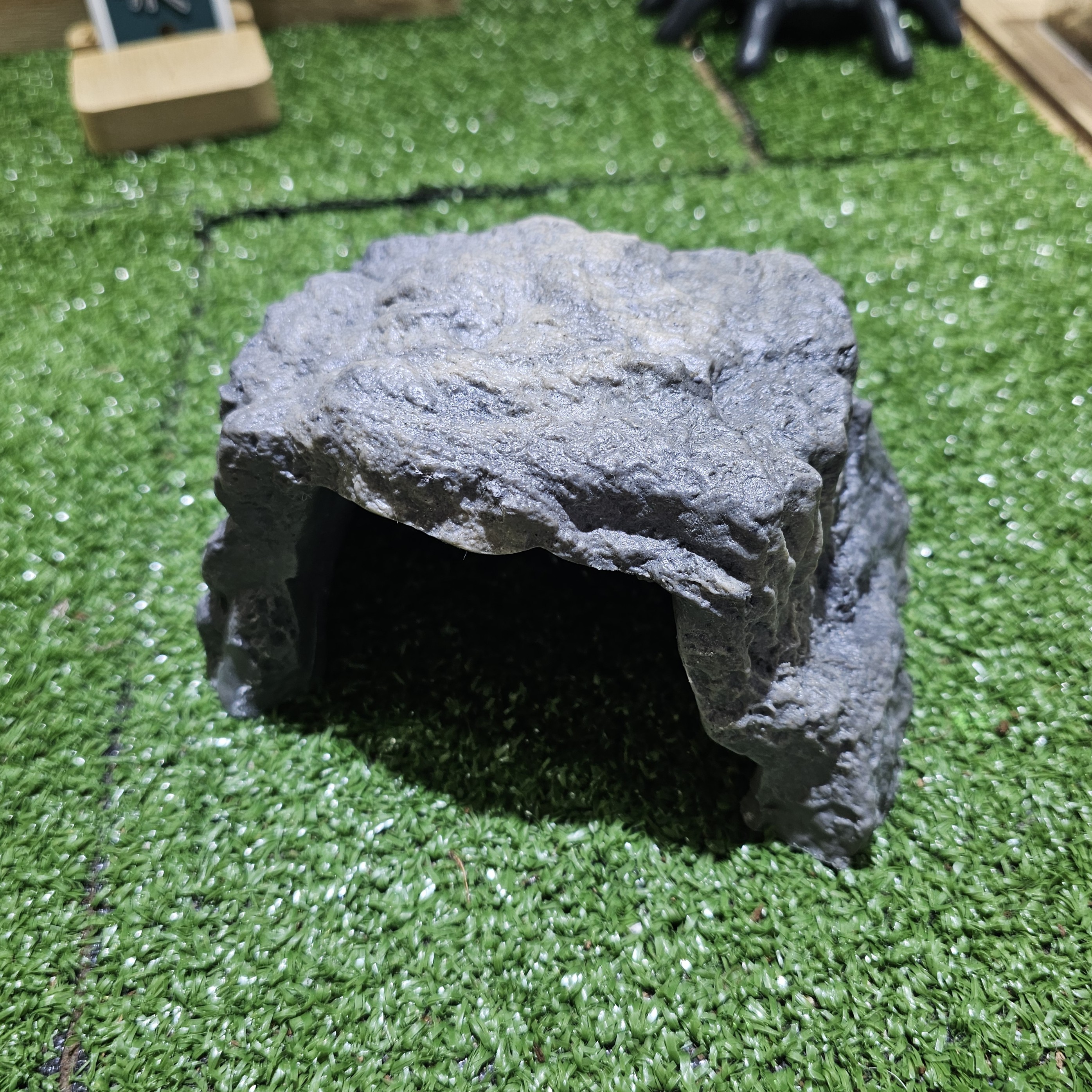 JIF 高入口 岩型シェルター（大） detail 1