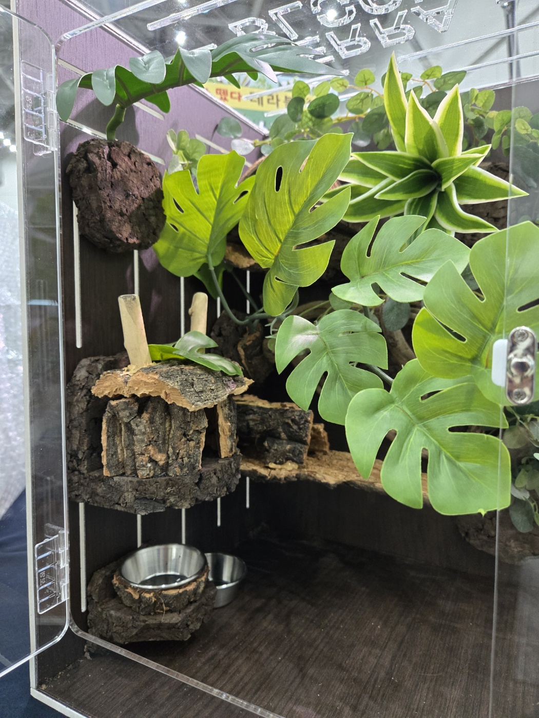 Terrablock Mini Cabin Hideout detail 5